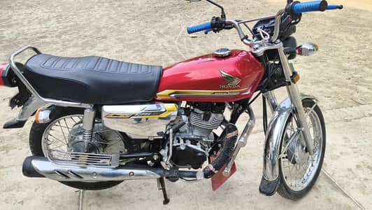 Honda 125 Red Color