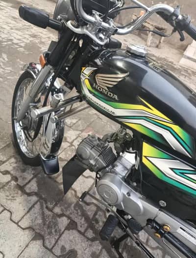 RS. 125000/_ Honda CD70