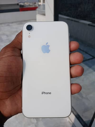 iphone xr  64GB White 10/10 condition lush