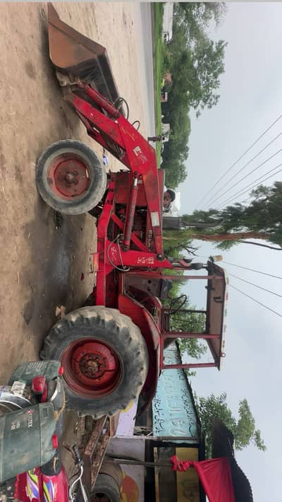 Bilarus 572 for Sale With Bucket Attached