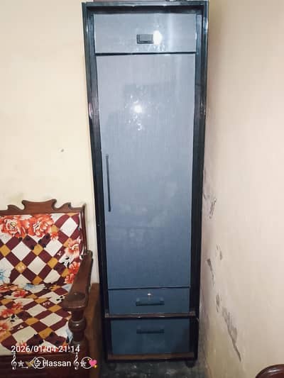Single wardrobe (single door almari)