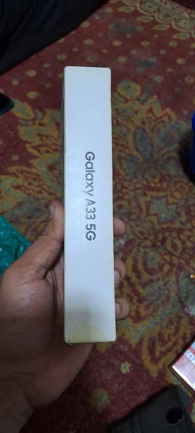 6 128 one hand used box and charger