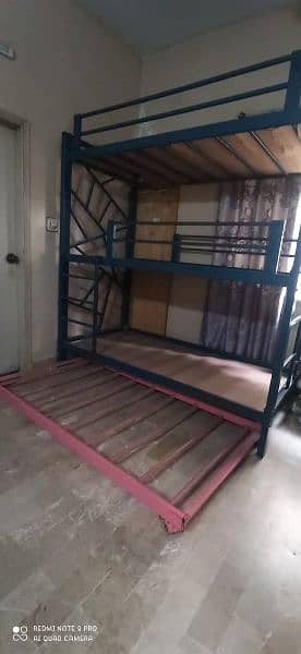 triple bed with one sliding bed