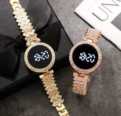 Sleek Women's Round Face Chain Strap Touch Digital Watch