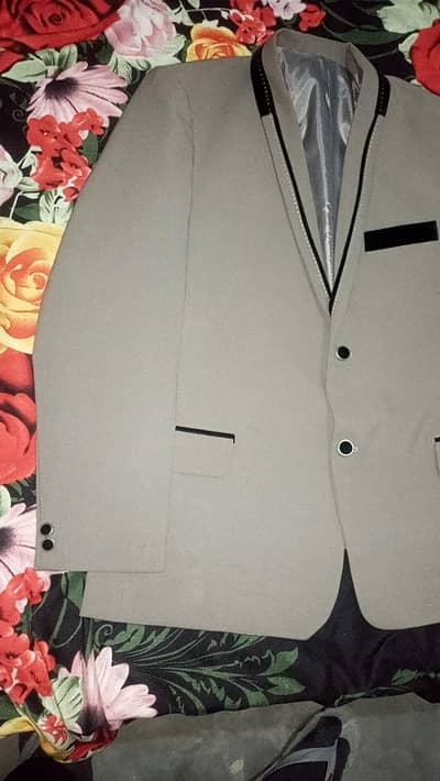 Pent cort for sale bas 1 event pr pehna hai 2 hour bilkul new hai