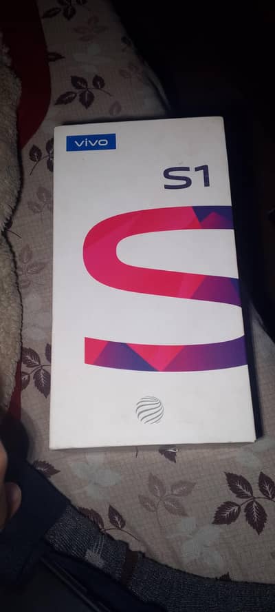 Vivo s1 4/128 Complete box front displayfingerprint  condition 10/9.5