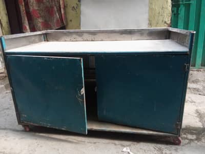 counter fast food . bar b q . .