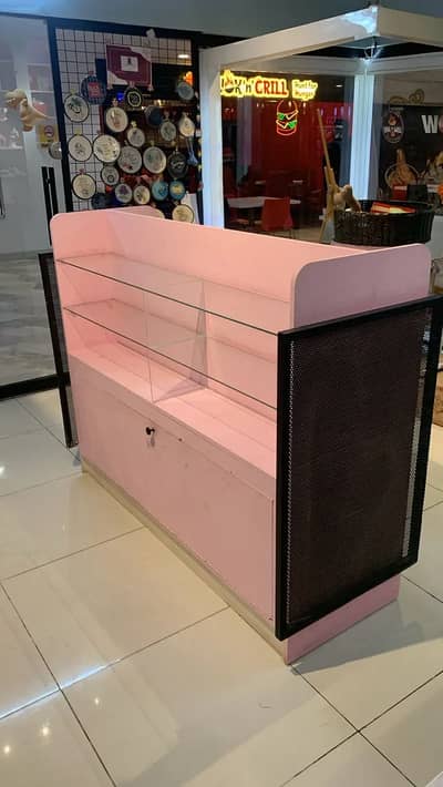 Display Counter with Glass Shelves – Ideal for Bakery, Café or Shop