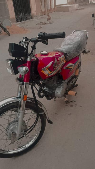 Honda CG125 sale kar Raha hain