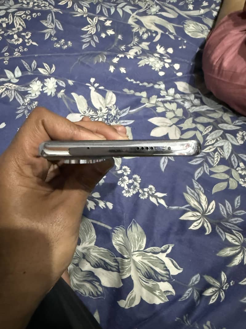 Techno camon 40 pro 4