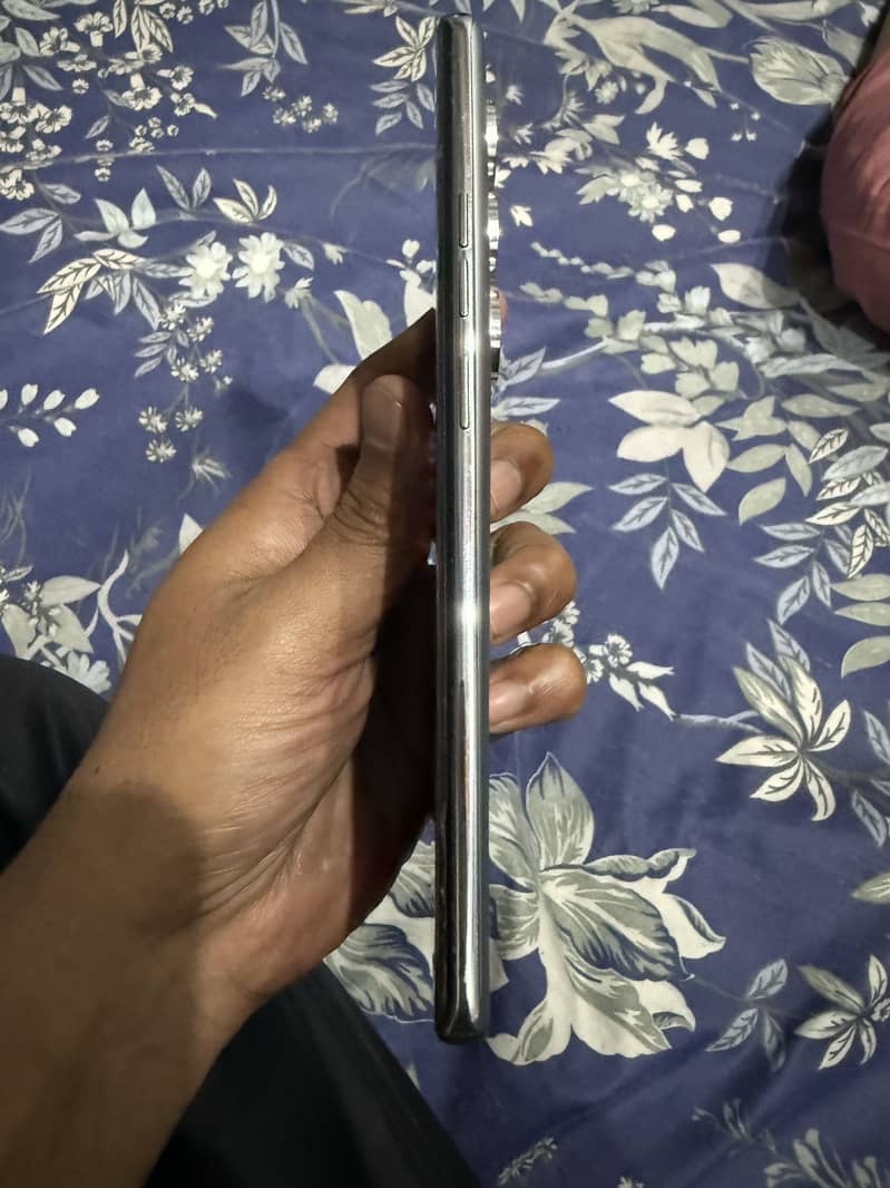 Techno camon 40 pro 6