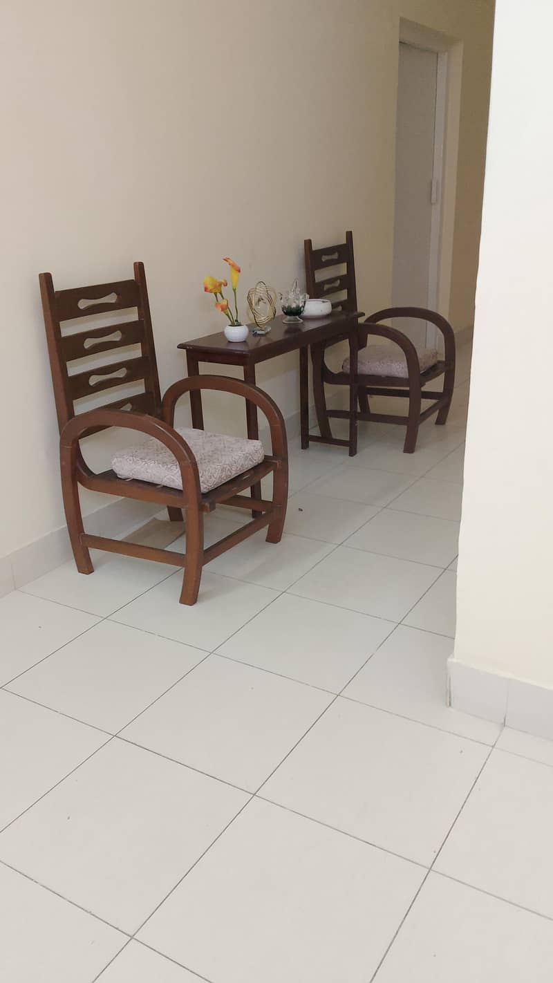 chair with console table 0