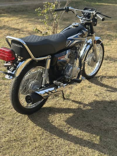 Black clour 125 lush condition 2025