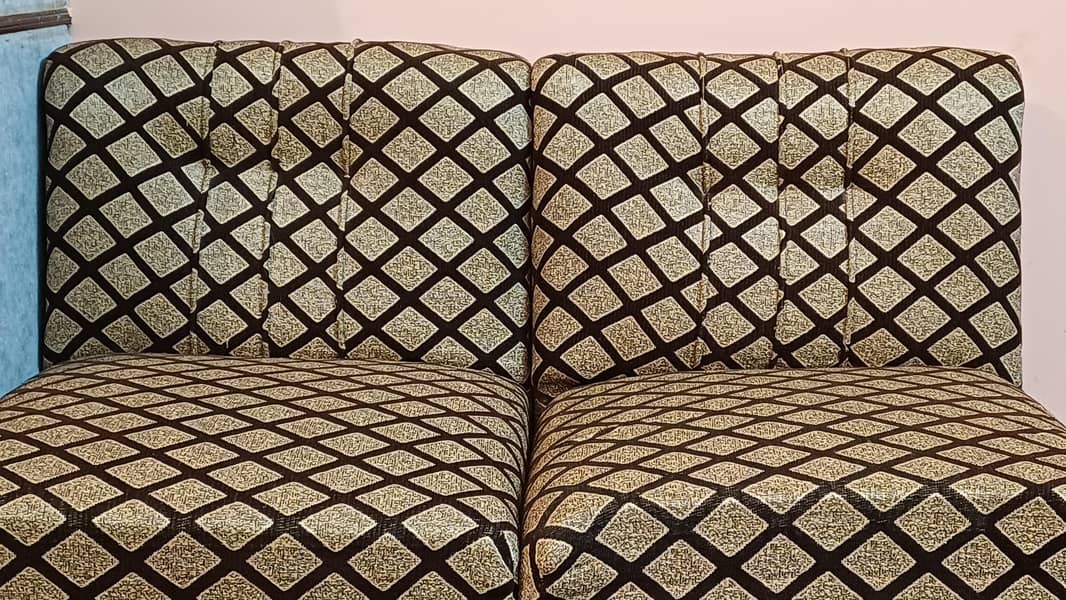 4 seater Sofa 0