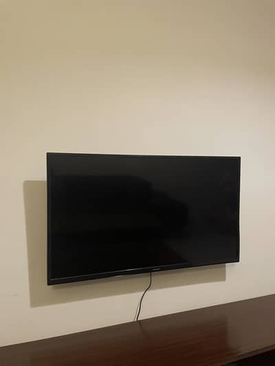 LED TV 40 Inches - Faulty Panel (For Parts / Repair)