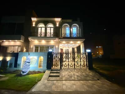 5 MARLA ELEGANT AND FULL FURNISHED SUPER HOT LOCATED BUNGALOW IS AVAILABLE IN THE BEST BLOCK OF DHA LAHORE