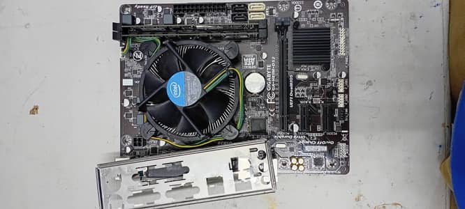 i5 4th gen CPU, gigabyte H81 mother board,8+2gbam,stock cooler and PSU