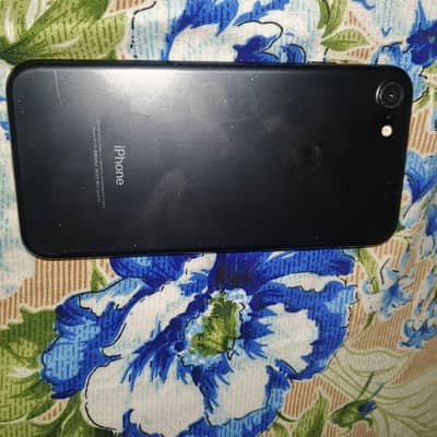 I phone 7 non pta 128 gb good bettry timing good condition only phone