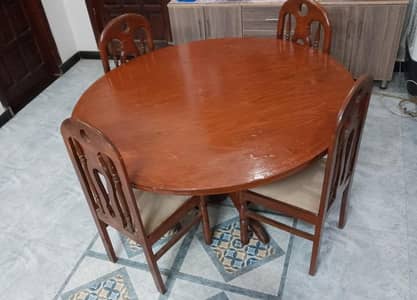 Round dinning Table with 4 chairs