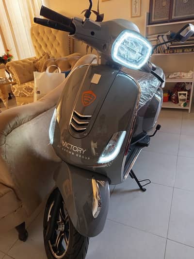 BRAND NEW CROWN VICTORY E SCOOTY 2025 120KM RANGE LITHIUM BATRY + APP
