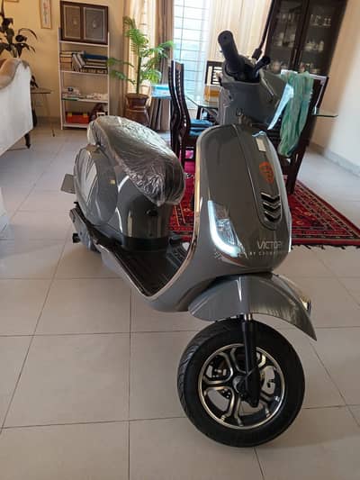 BRAND NEW CROWN VICTORY E SCOOTY 2025 120KM RANGE LITHIUM BATRY + APP