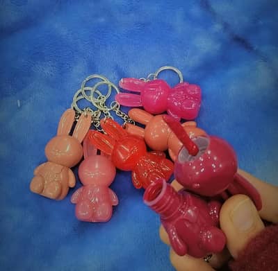 6 lipgloss + keychain