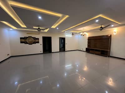 10 MARLA DESIGNER HOUSE FOR RENT In Bahria Town Phase 8