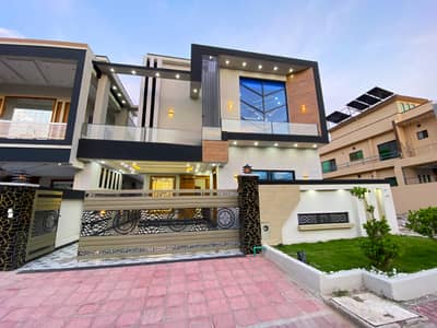 10 MARLA UNIQUE DESIGNER HOUSE FOR SALE