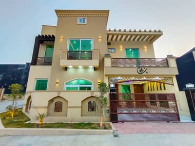 10 MARLA CORNER DOUBLE HEIGHTED CEILING DESIGNER HOUSE FOR SALE