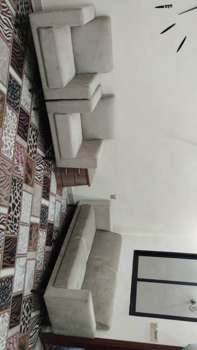 Sofa Set ( 3 Seater × 1 set ) (  1 Seater x 2 set )