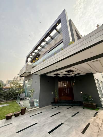 10 MARLA ELEGANT AND FULLY MAINTAINED SUPER HOT LOCATED BUNGALOW IS AVAILABLE IN THE BEST BLOCK OF DHA LAHORE.