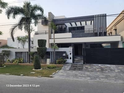 20 MARLA ELEGANT AND FULLY MAINTAINED SUPER HOT LOCATED BUNGALOW IS AVAILABLE IN THE BEST BLOCK OF DHA LAHORE.