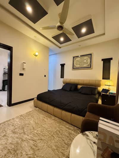 Room for rent in a family house on ideal location in Bahria.