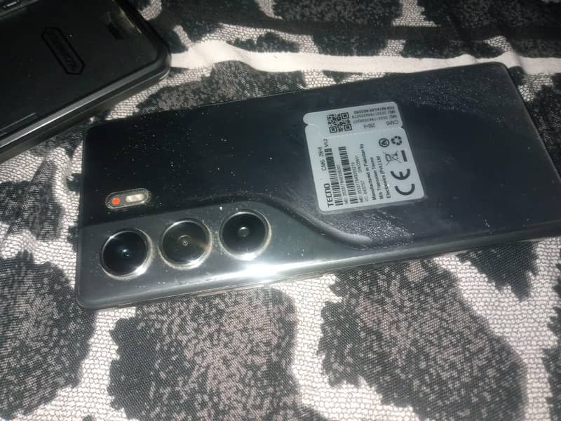 TECHNO CAMON 40 PRO 0