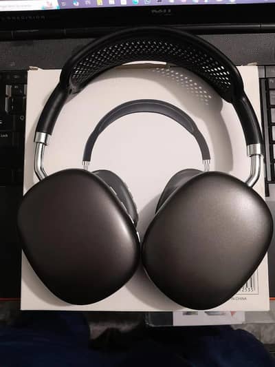P9 wireless headphones