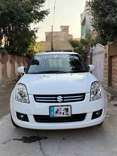 Suzuki swift Dlx navigation , total original colour,second owner