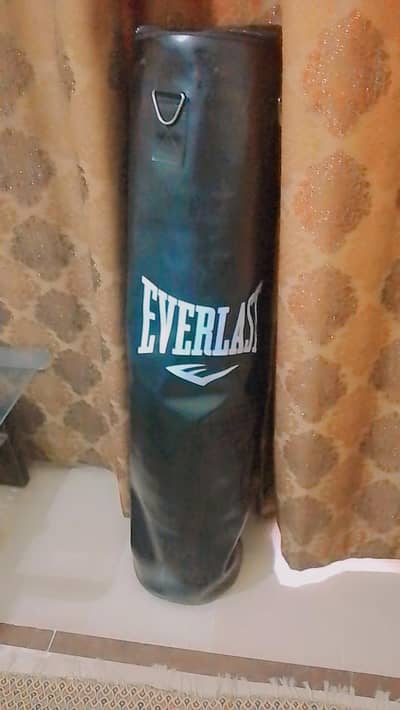 4ft Boxing Punching Bag With Chain – Brand New, Never Used