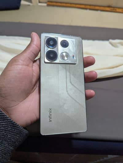 8+5/256GB with box and charge