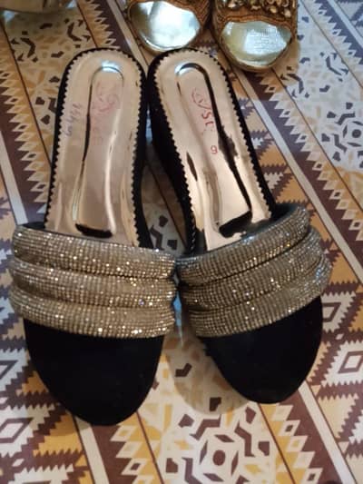 shoes or frock he bilkul new only one time used