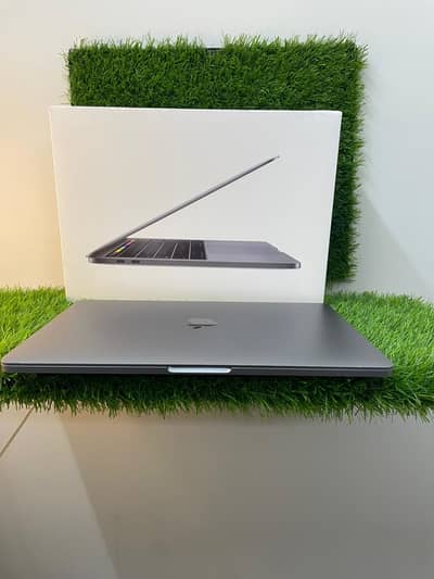Apple MacBook pro 2019 latest with box