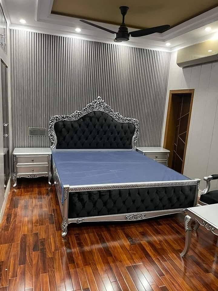 bed with sidetables 0