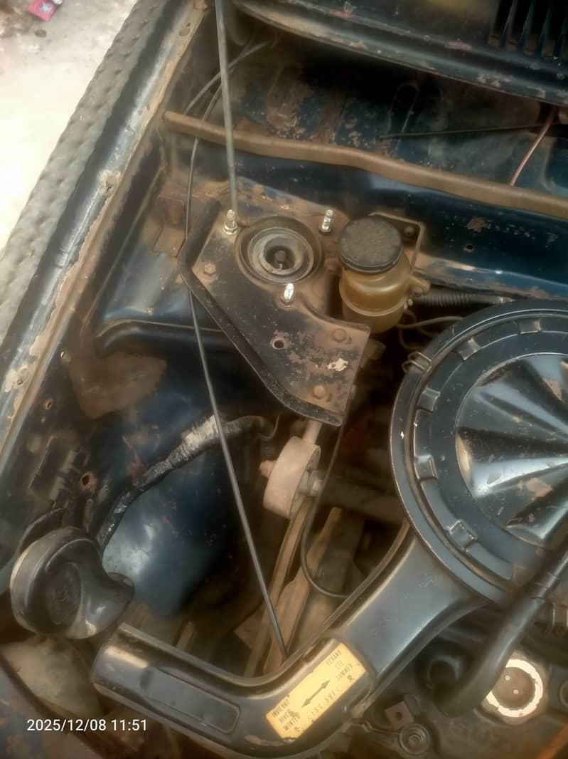 گاڑی اندر سے ٹوٹل انجن 100 پرسنٹ اوکے سپیکشن 2