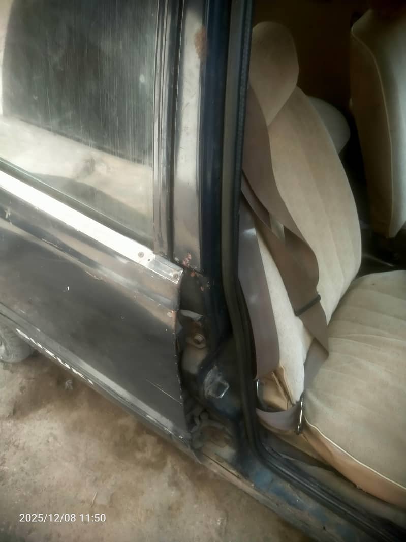 گاڑی اندر سے ٹوٹل انجن 100 پرسنٹ اوکے سپیکشن 4