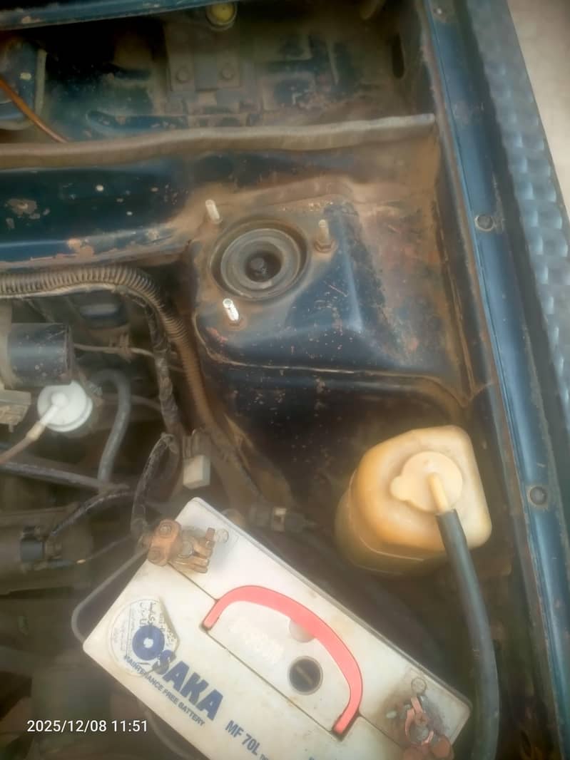 گاڑی اندر سے ٹوٹل انجن 100 پرسنٹ اوکے سپیکشن 7