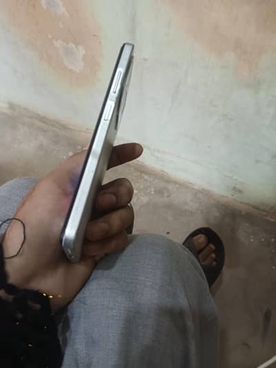 phone for sle with box and original charger