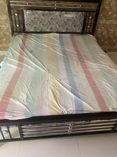 Queen iron bed