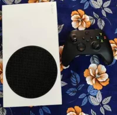 Xbox series S Excellent Condition with box and controller
