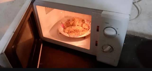 Dawlance microwave bhtreen cndtn