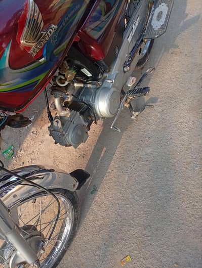 Honda CD 70 pakka 22 model total genuine urgent for sale 03280605356