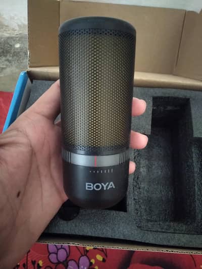 Boya K3 (Boya ki website sy khareeda hy )